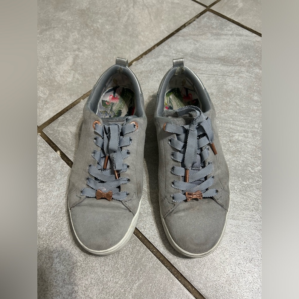 Ted Baker sneaker.